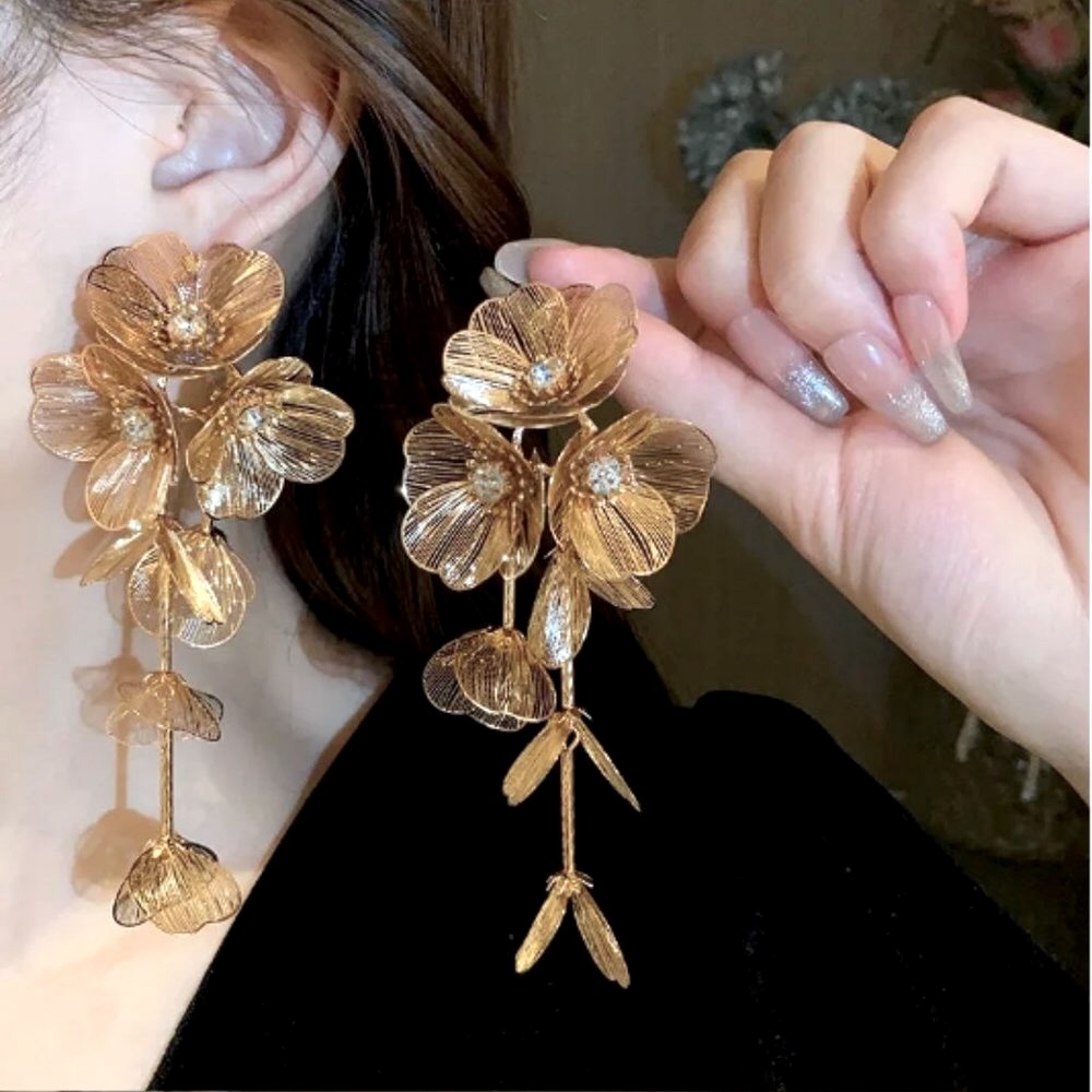 ๐50% OFF/3+...Gorgeous Statement Flower Dangle Earrings (Gold Color) - Picture 1 of 10